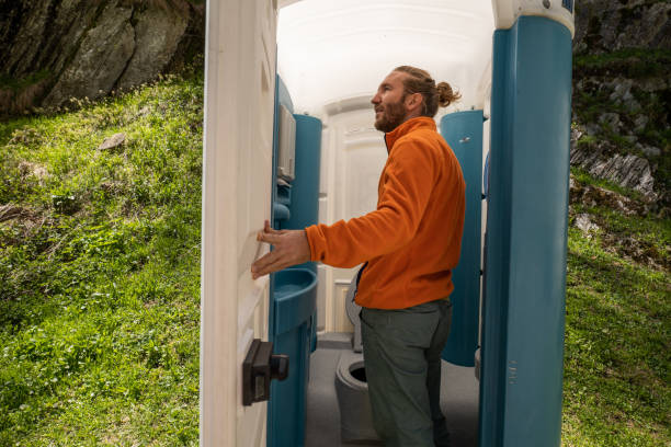 Porta potty delivery and setup in Pine Lakes, FL